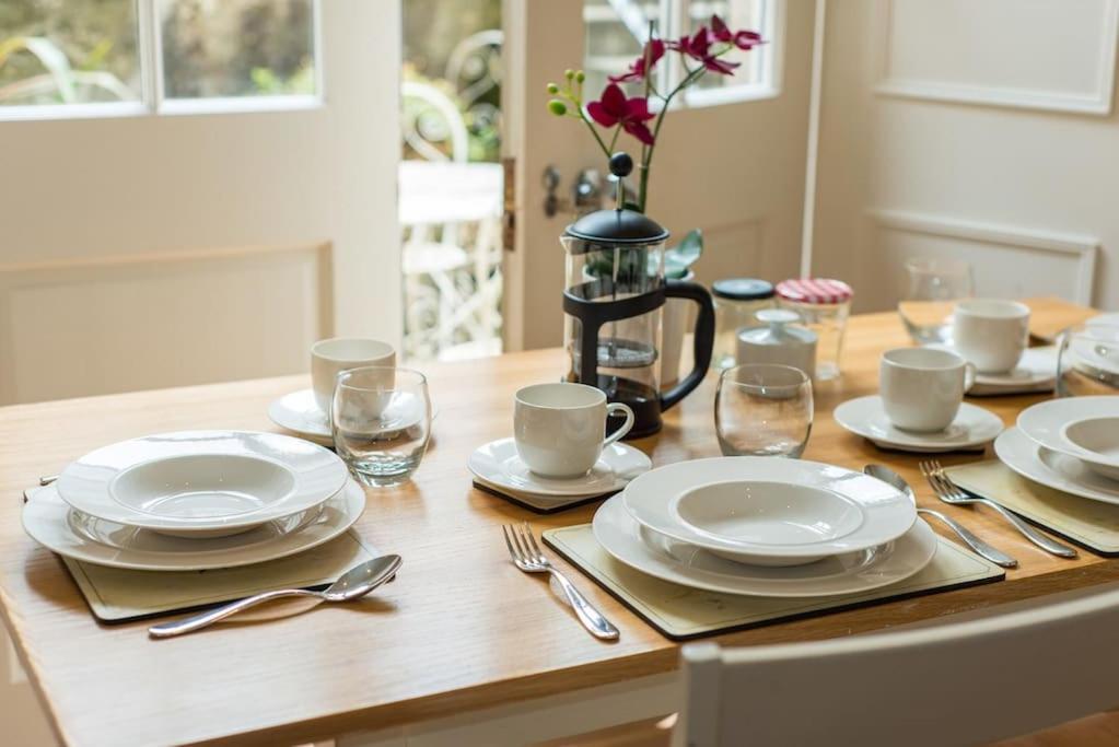 Self Catering , City Centre Apartment With Parking EDI Buitenkant foto
