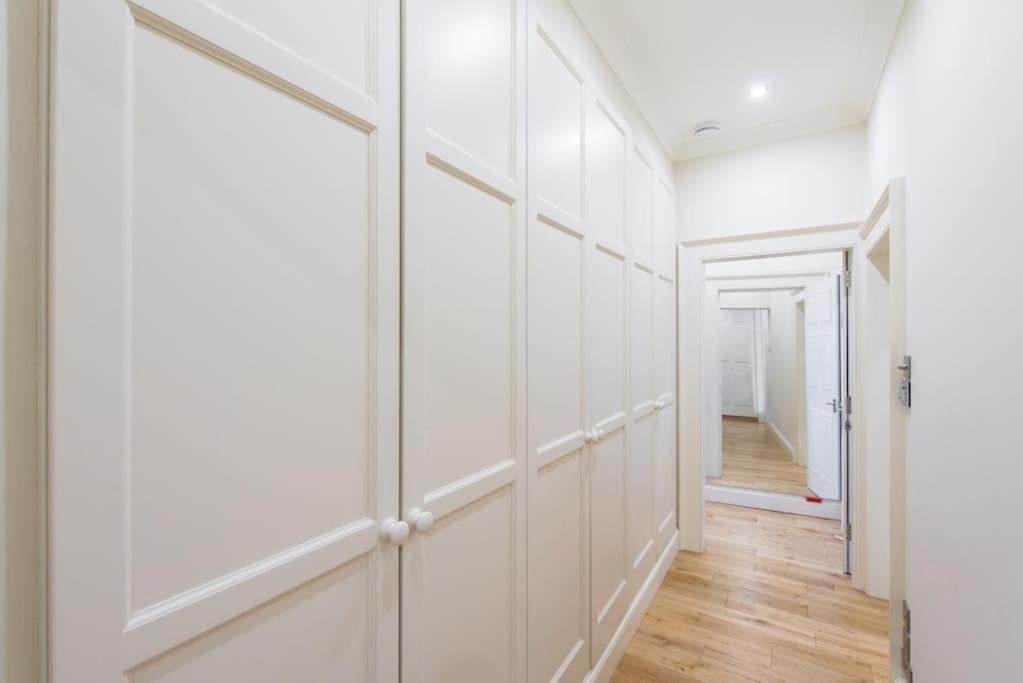 Self Catering , City Centre Apartment With Parking EDI Buitenkant foto