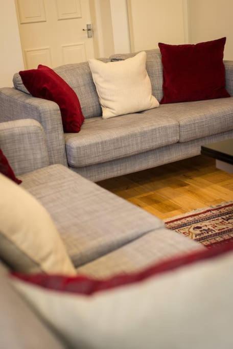 Self Catering , City Centre Apartment With Parking EDI Buitenkant foto