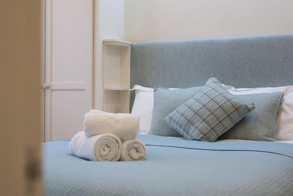 Self Catering , City Centre Apartment With Parking EDI Buitenkant foto